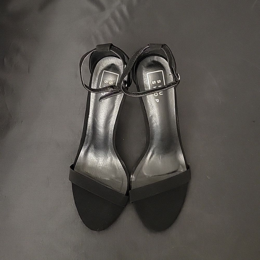 BRAND NEW CHU SHOP POINT TOE ADJUSTABLE BUCKLE ANKLE STRAP STILETTOS - Picture 2 of 16